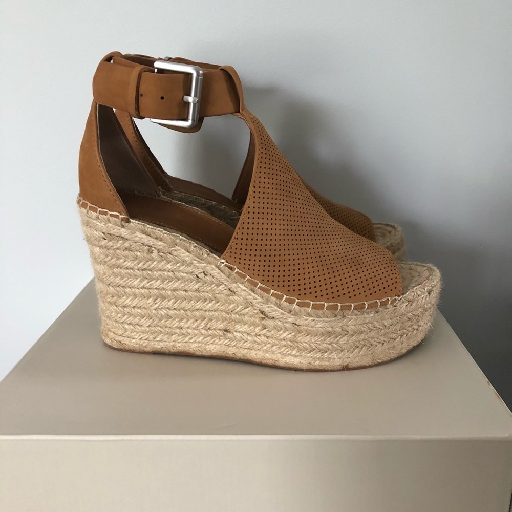 NWT Marc Fisher Perforated Annie Wedge